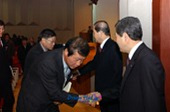 2004년 군산시청 시무식에서 시장님이 직원들을 격려하고 있는 모습1사진(00007)
