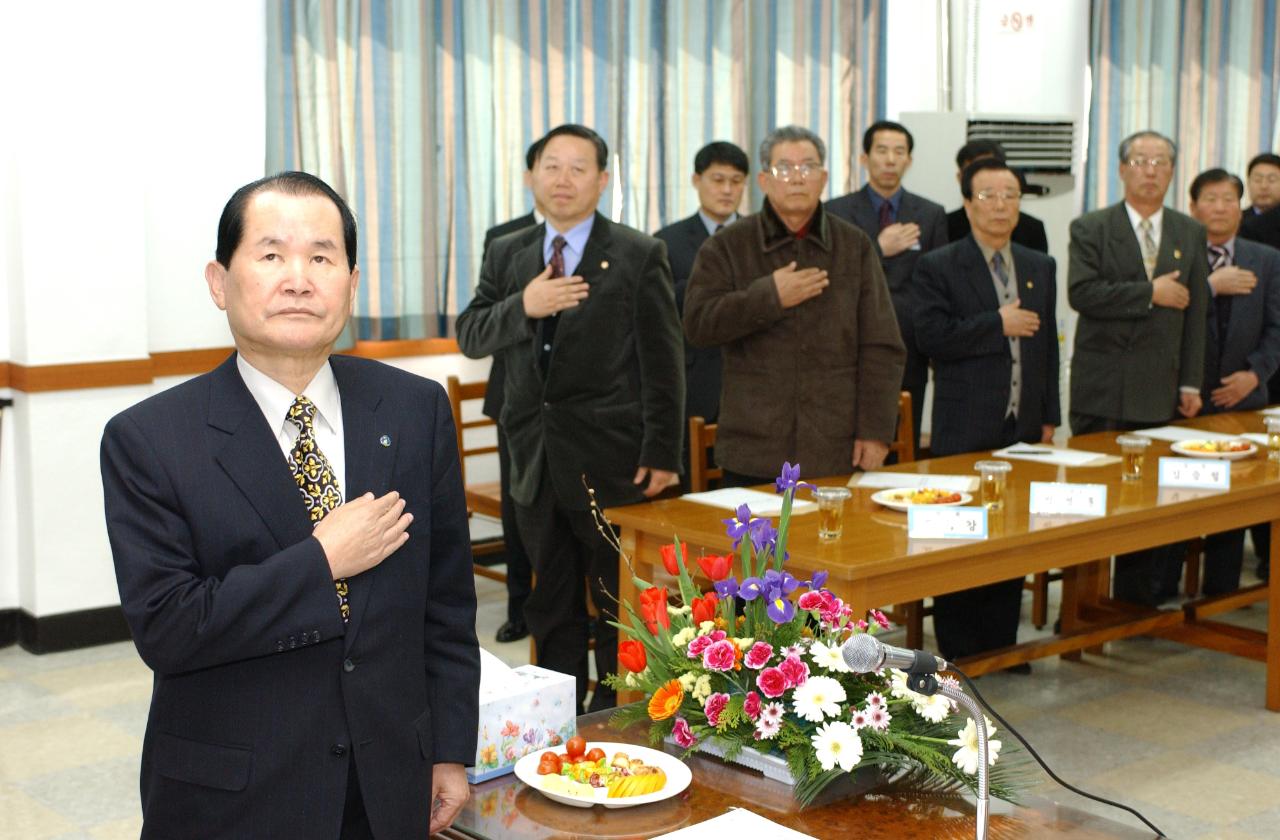 옥서면 연두순시에서 주민들과 인사하는 모습10