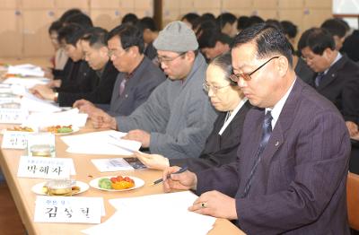 흥남동 연두순시에서 주민과 인사하는 시장님3