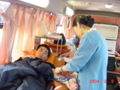 헌혈하기위해 침상에 누워있는 시민들7사진(00008)