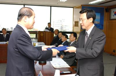 위원회 위촉수여 및 출범식