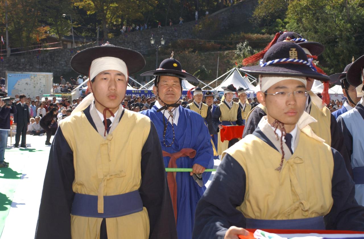 고창모양성제 축성참여 시군기 게양