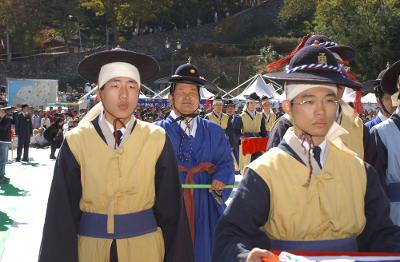 고창모양성제 축성참여 시군기 게양