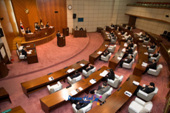 의회를 하고 있는 의원들의 전체적인 모습사진(00010)