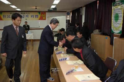 서수면 주민들과 인사를 나누시는 송웅재 부시장님 6