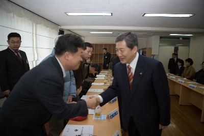 신풍동 주민들과 인사를 나누시는 송웅재 부시장님 8