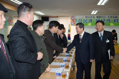 수송동 주민들과 인사를 나누시는 송웅재 부시장님 4