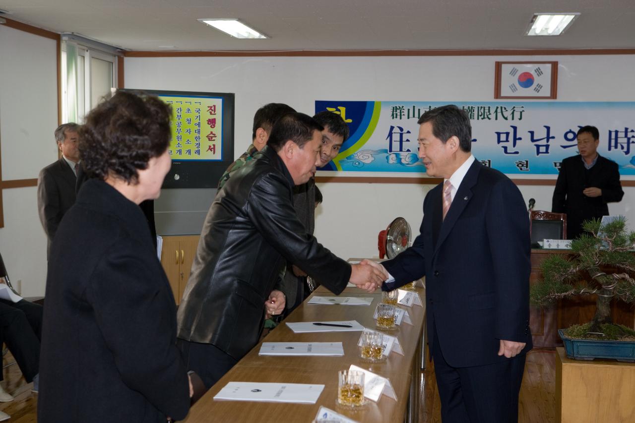 회현면 주민들과 인사를 나누시는 송웅재 부시장님 3