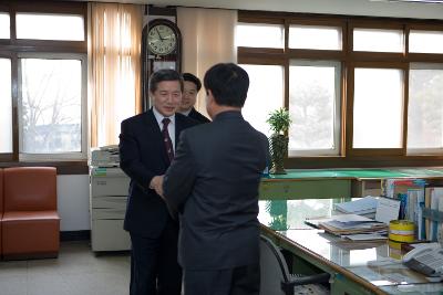 성산면 주민분들과 인사를 나누시는 송웅재 부시장님 1