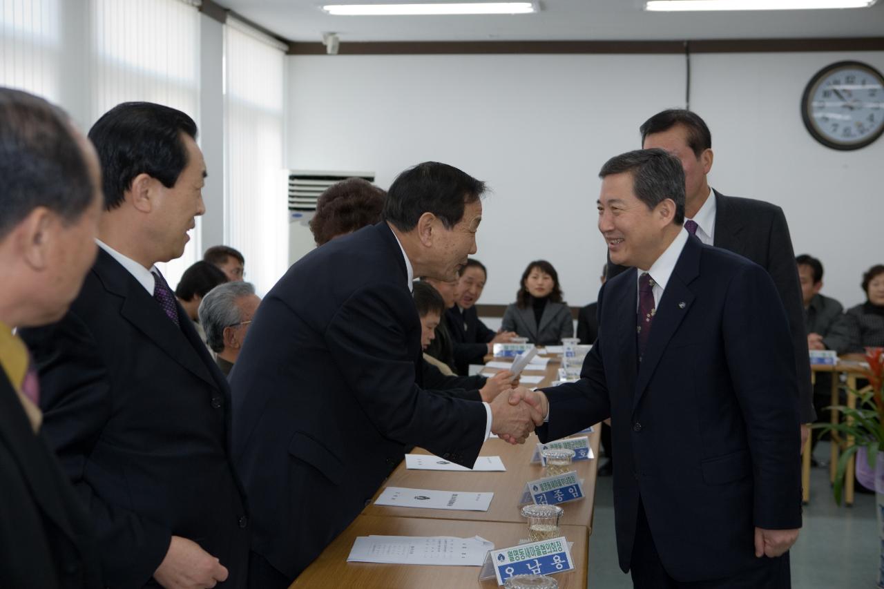 월명동 주민분들과 인사나누시는 송웅재 부시장님 5