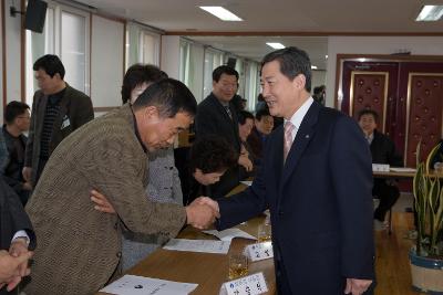 회현면 주민들과 인사를 나누시는 송웅재 부시장님 6