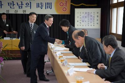 성산면 주민분들과 인사를 나누시는 송웅재 부시장님 6