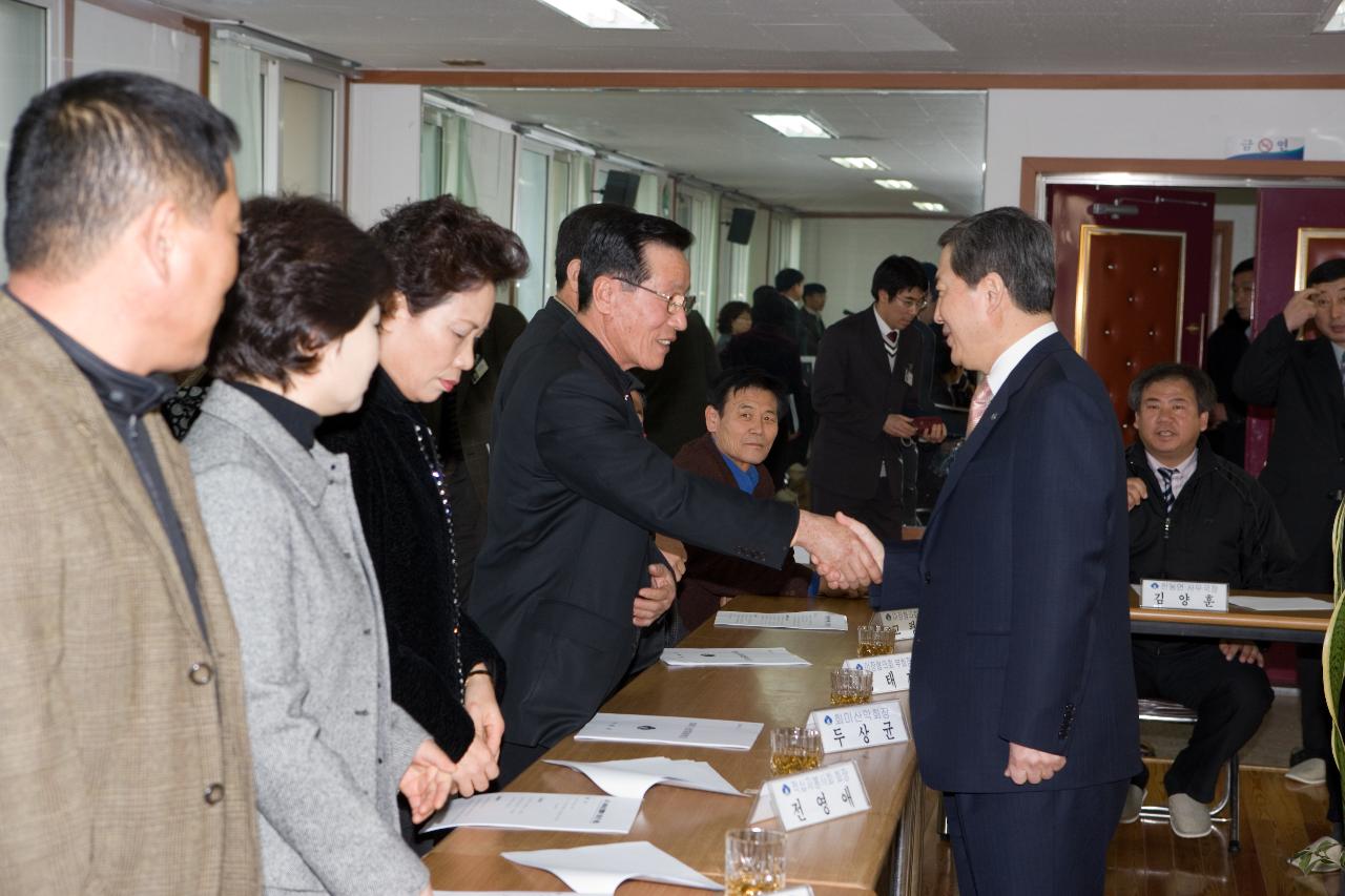 회현면 주민들과 인사를 나누시는 송웅재 부시장님 4