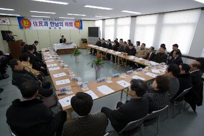 월명동 주민과의 대화장의 전체적인 모습 1