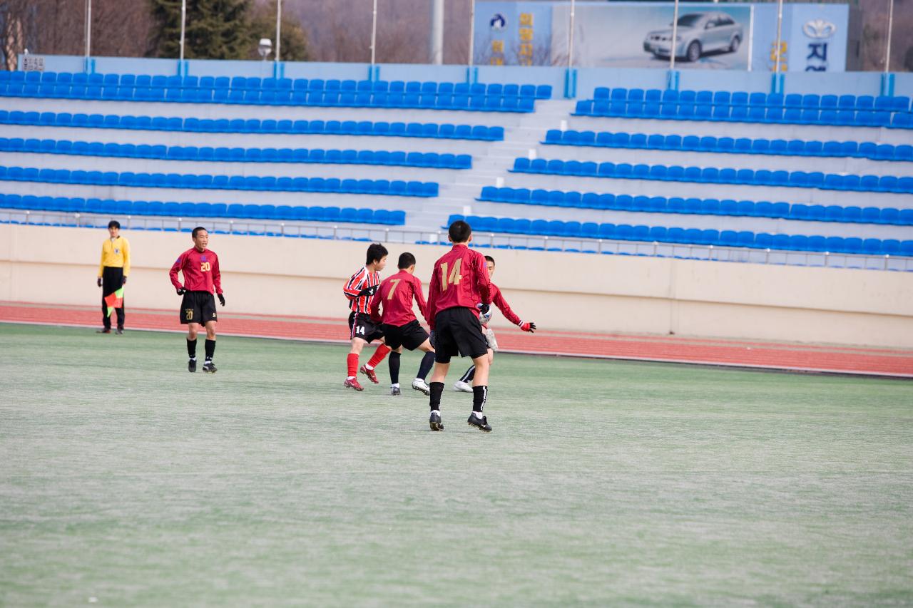 축구를 하고있는 선수들