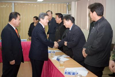 구암동 주민분들과 인사하시는 송웅재 부시장님 6