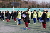 유니폼을 입고 일렬로 서있는 고등학교 선수들사진(00001)
