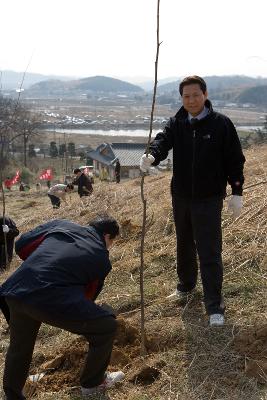 묘목을 심으시는 관계자분들 7