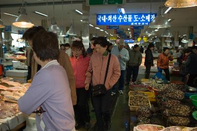 신선한 해산물을 사러오신 시민분들 4