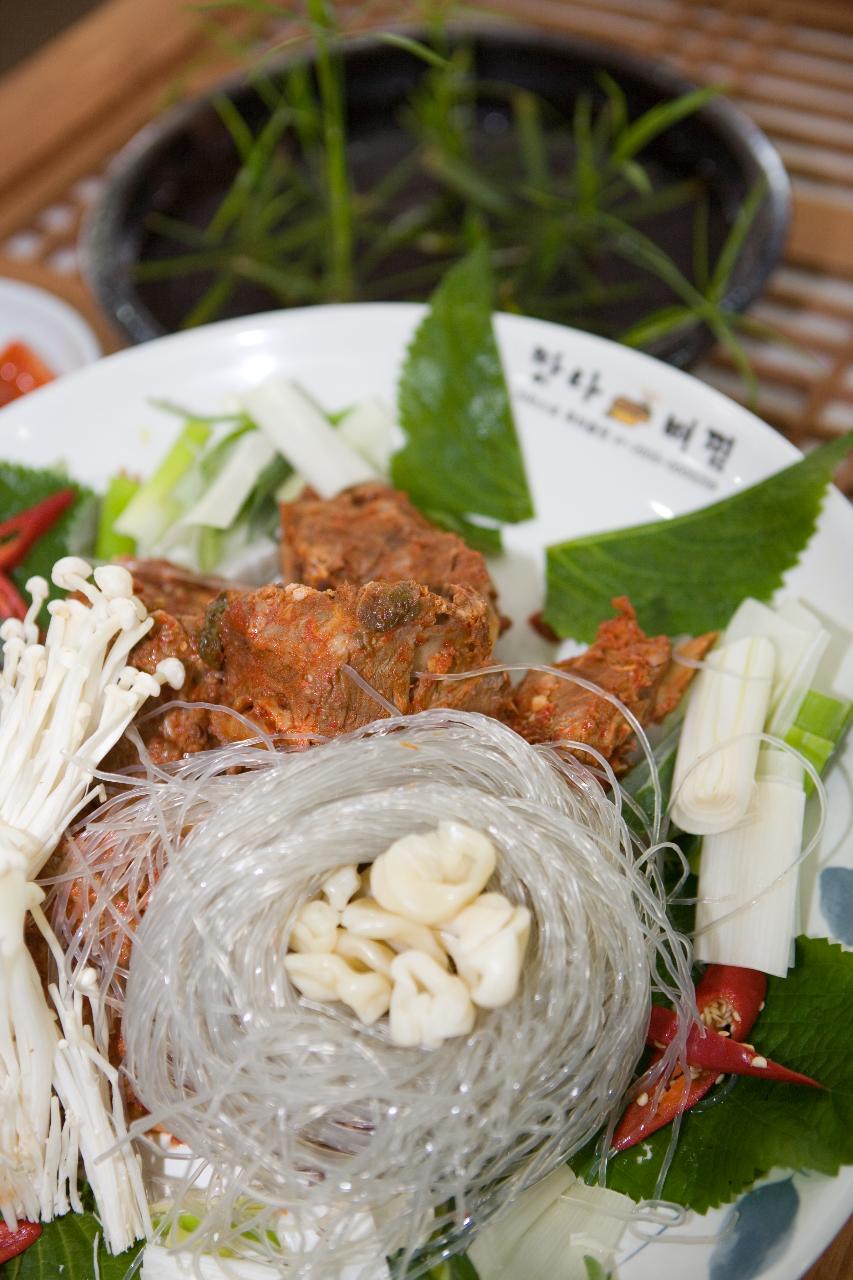 맛나 감자탕집의 감자탕 재료 9