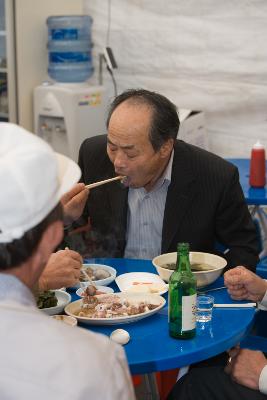 주꾸미를 맛있게 드시는 시민분들 5