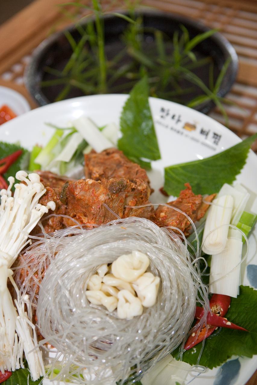 맛나 감자탕집의 감자탕 재료 8