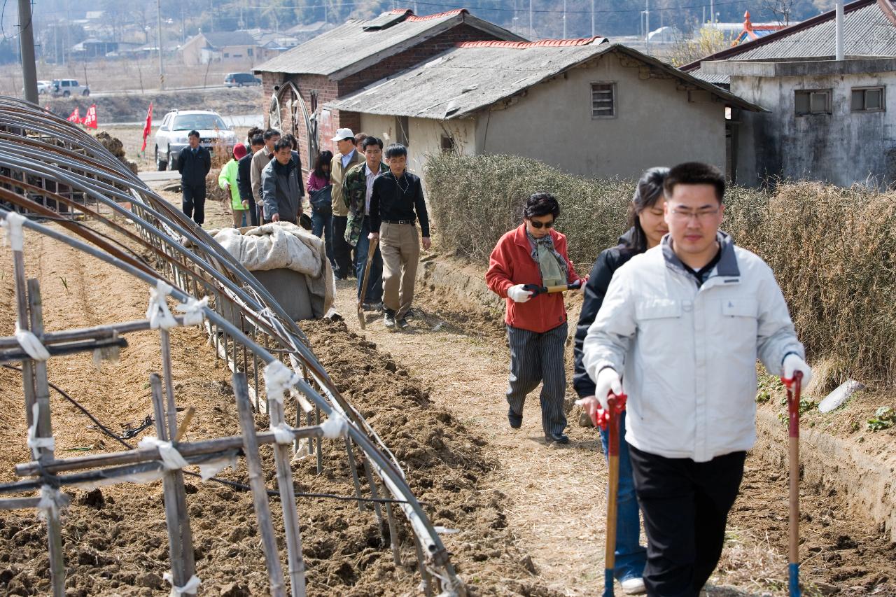 식목일 기념행사에 참여하신 관계자분들 1