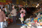 바글바글한 역전 구시장의 모습사진(00002)
