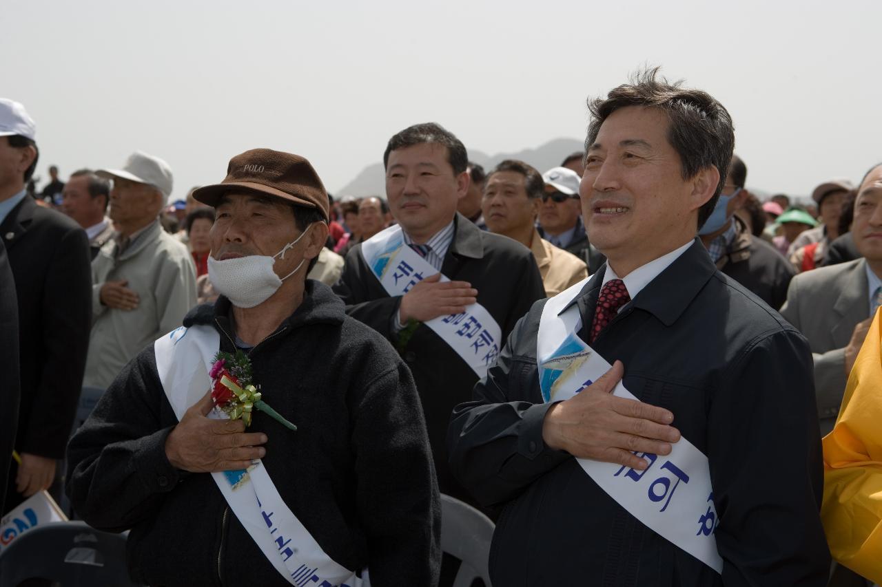 국기에 대한 경례를 하시는 송웅재 전 부시장님 1