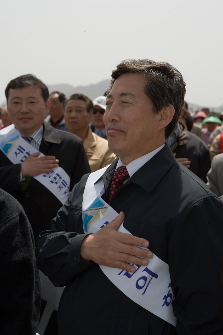 국기에 대한 경례를 하시는 송웅재 전 부시장님 3