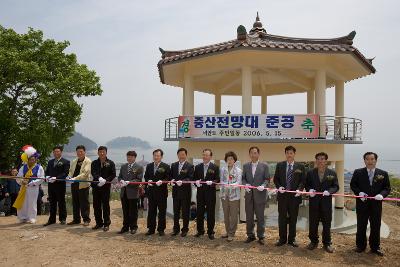 관계자분들과 함께 컷팅식을 하시는 부시장님 1