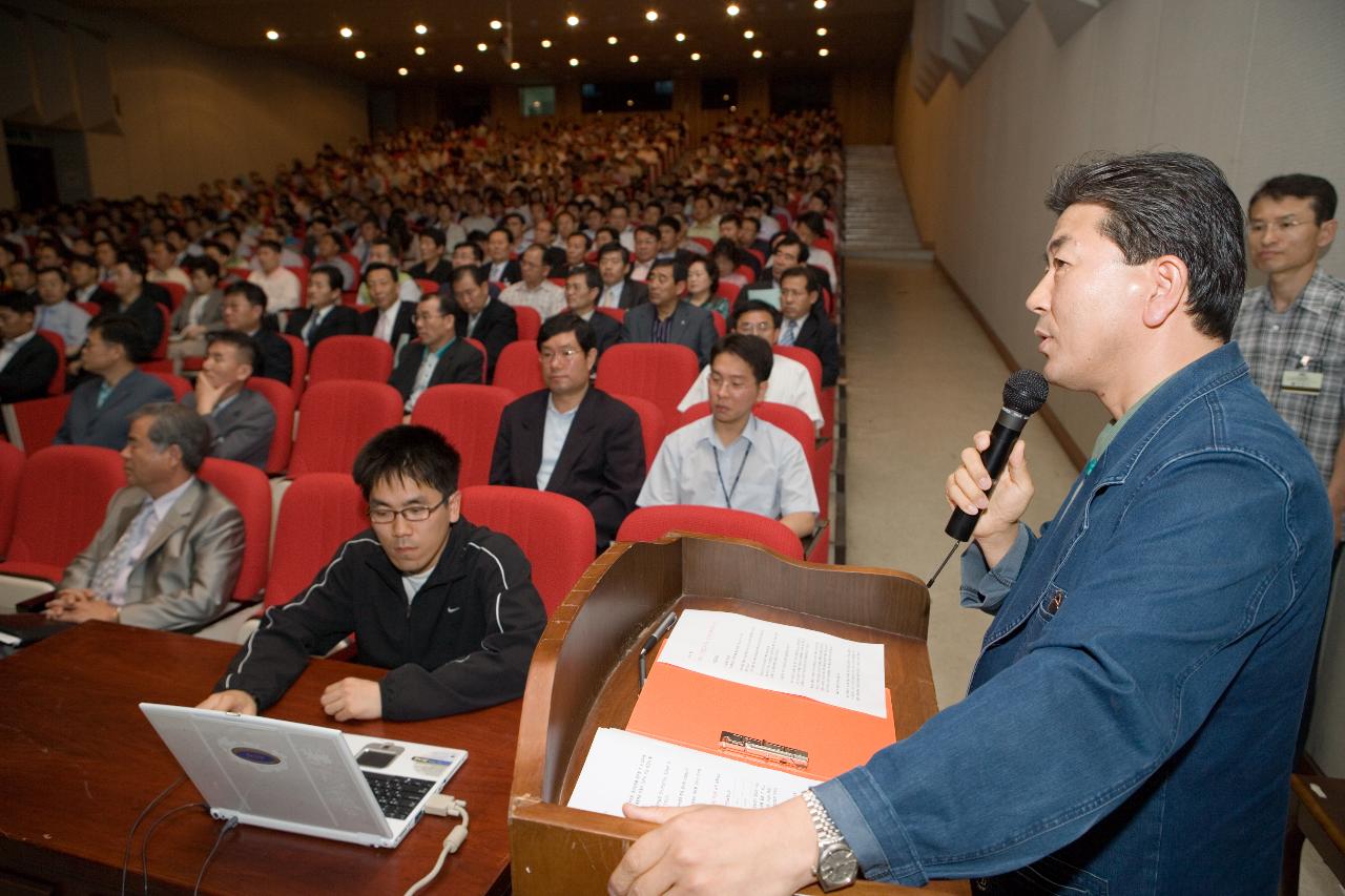 강의를 하시는 군산대 산업 디자인 학과 교수님 2