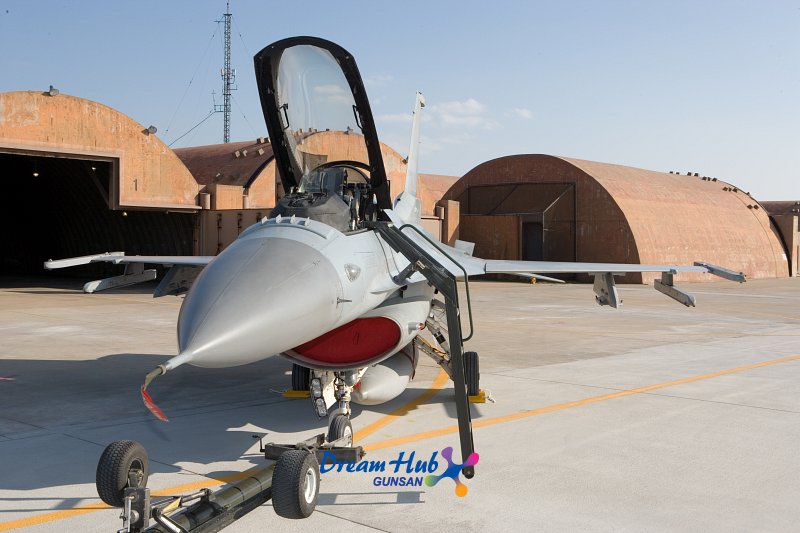 군산비행장 F-16전투기 배치