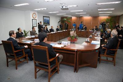 역대시장군수님들이 모인 역대시장군수초청 간담회장의 모습3