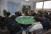 KDI연구원들이 시청에 방문헤서 시장실에서 문동신 시장님과 대화하는 모습2사진(00002)