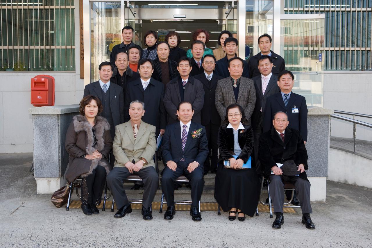 흥남동 주민과의 간담회 참석하신 분들과 문동신 시장님과의 단체사진