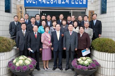 월명동 주민과의 간담회에 참석하신 주민대표님들과 문동신시장님의 단체사진