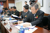 군산자유무역지역 입주기업 투자협약 체결서에 서명하시는 기업주들4사진(00012)