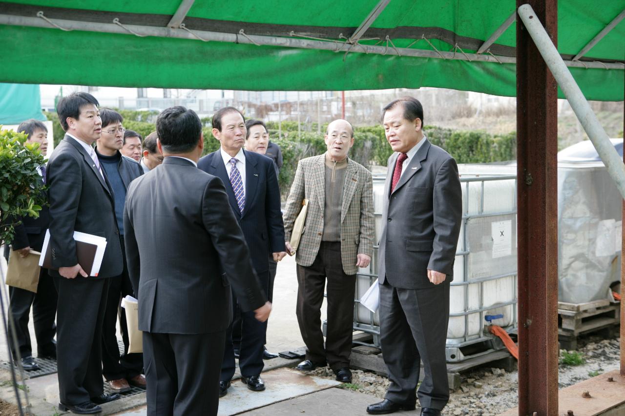 민원관련 사업장을 시찰하시는 문동신 시장님과 관련인사들5