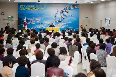 군산시 부녀회원초청 시정보고회 인사말을 하시는 문동신 시장님과 참석한 부녀회원들6