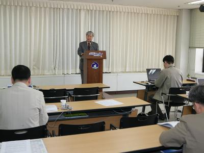 군산대 통합반대 성명발표회 단상에서 말씀하시는 대표의 모습1