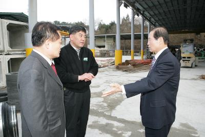 민원관련 사업장 현지를 점검하시는 문동신시장님과 관계자들8