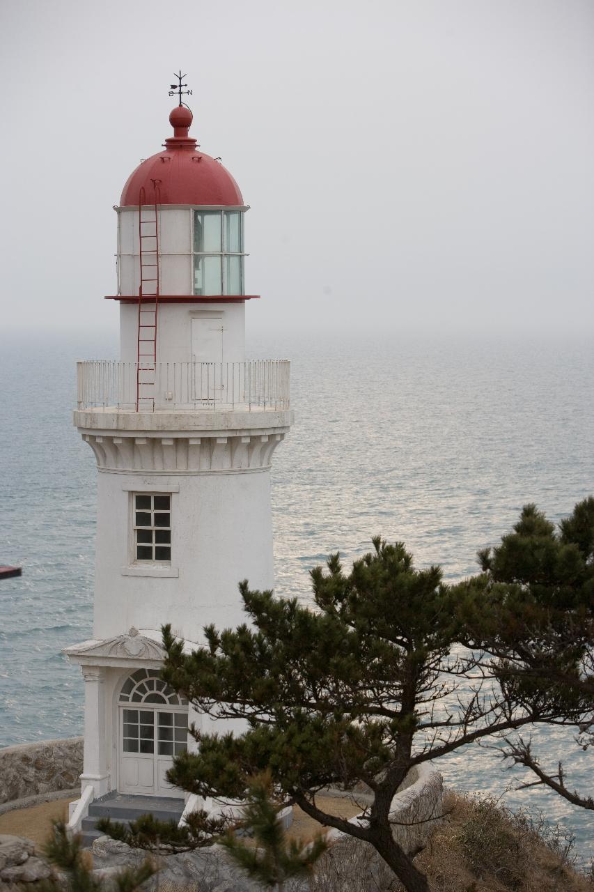 어청도 빨간지붕의 등대모습1