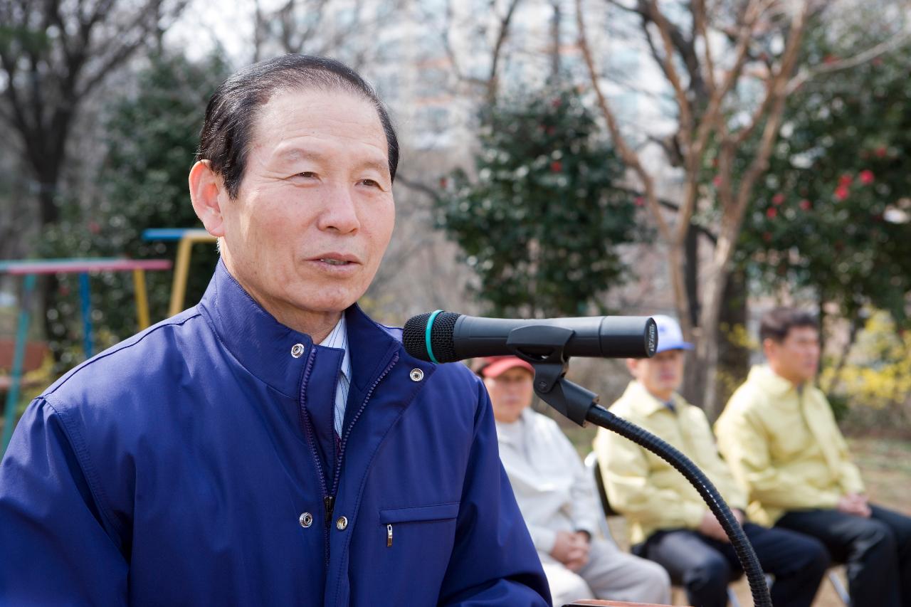 식목일 기념식 인사말을하시는 문동신 시장님