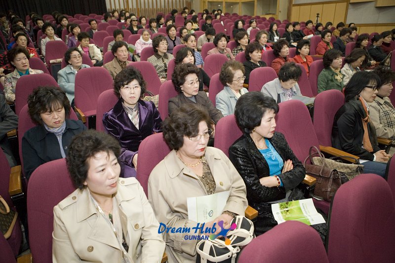최고여성지도자과정 총동문회 이.취임식 및 제14기 입학식장에 오신 분들의 모습2
