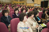 최고여성지도자과정 총동문회 이.취임식 및 제14기 입학식장에 오신 분들의 모습1사진(00006)