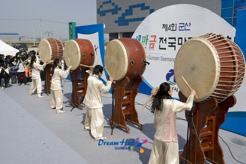 군산 새만금 마라톤 대회 축하 북공연3