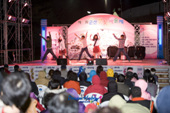 제11회 벚꽃 예술제 무대위에서 춤을 추고있는 댄스팀의 모습3사진(00010)