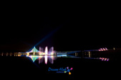 불이 켜진 물빛다리 앞으로 음악분수가 나오는 은파 야경모습3사진(00003)