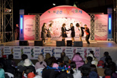 제11회 군산 벚꽃 예술제에 참가한 여학생들의 모습사진(00009)